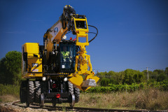 Cat M323F
